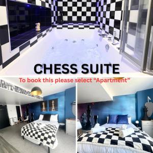 Un collage de dos fotografías de un dormitorio y un juego de ajedrez. en The Board Games Apartments - Brought to you by Coastline Retreats - Themed town centre apartments ALL WITH LUXURY 2 PERSON JACUZZI BATHS - 5 mins walk to the beach, Netflix, Superfast Wifi, en Bournemouth