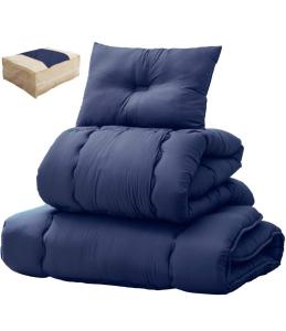 Una colcha de plumas azul con una almohada encima en Osaka Umeda West JR Tsukamoto Inn CCCCC, en Osaka 20 fotos más