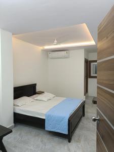 Postel nebo postele na pokoji v ubytování Yadadri lodge