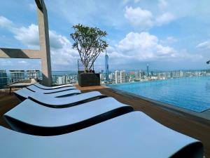 a pool on the roof of a building with a city at KL Sentral Monorail 4 pax Kuala Lumpur, Sky Pool Family Merdeka 118 Nice View in Kuala Lumpur