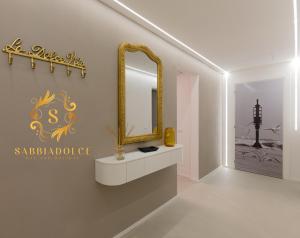 a dressing room with a mirror and a sink at Sabbiadolce in Bellaria-Igea Marina