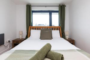 a bedroom with a bed and a window at Sunny 1 bedroom apartment, Ocean house, East wittering in East Wittering