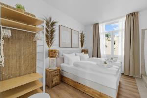 Giường trong phòng chung tại Park Avenue Apartments - Dom mit Stil - Küche - Parkplatz - WLAN - 65 Zoll TV - NETFLIX