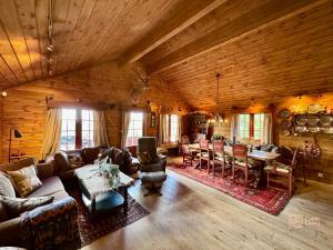 Χώρος καθιστικού στο Ski in-out cabin Trysil sauna, fireplace and views