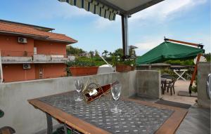 Balkoni atau teres di Nice Apartment In Mascali With Wifi +17 gambar
