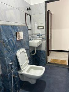 Bilik mandi di Silver Sand Guest House