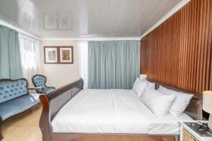 Postel nebo postele na pokoji v ubytování Self Contained 2 bed Room Condo