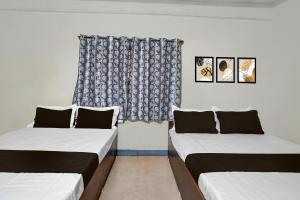 Postel nebo postele na pokoji v ubytování Hotel O SLV BOARDING & LODGING