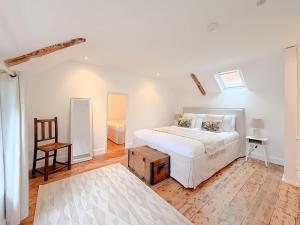 En eller flere senge i et værelse på Hainford Cottage