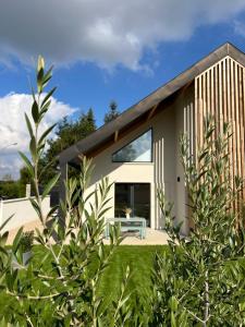 Το κτήριο όπου στεγάζεται  η παραθεριστική κατοικία