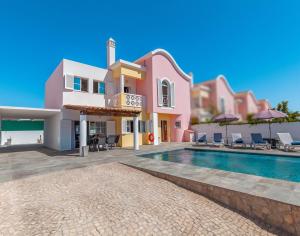 Πισίνα στο ή κοντά στο Villa Sunny Joy by Algarve Vacation