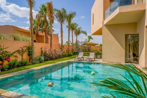 Bazén v ubytování Sumptuous Villa, Heated Pool, 15minutes to City Center, Daily Housekeeping, Private Cook and Chauffeur, Games nebo v jeho okolí