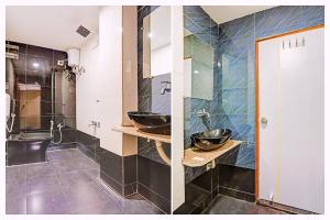 Imagen de la galería de Hotel Royal Garden - Near APJ Kalam Park - Luxury And Spacious Room - Fully Air Conditioned Rooms- Best Hotel Bhubneshwar, en Cuttack