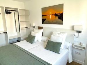 Postel nebo postele na pokoji v ubytování Gandia Tropicana Suite + 38 fotografií