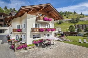 Το κτήριο όπου στεγάζεται  το διαμέρισμα