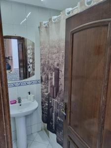 Ένα μπάνιο στο Votre Appartement de Vacances en Plein Cœur Tanger +14 φωτογραφίες