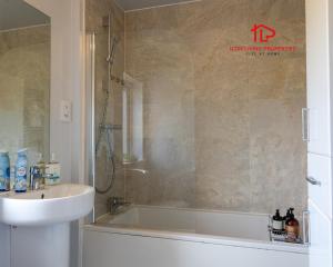 a bathroom with a tub and a sink and a shower at Luxury 5BR House with Jacuzzi plus Gym - 1 BR Garden Self-Contained Suite in Garden -booked separately- in Basildon