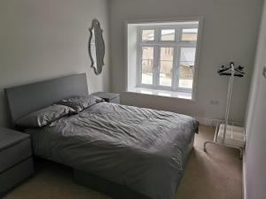 Postel nebo postele na pokoji v ubytování Modern Farm house with 12 acres