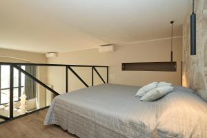 Postel nebo postele na pokoji v ubytování Navigli-Duomo, Luxury Modern Loft