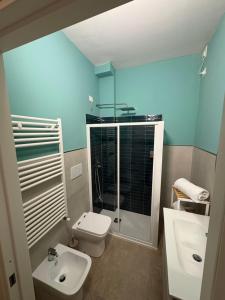 Et badeværelse på Quattro Vette + 36 billeder