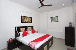 Krevet ili kreveti u jedinici u okviru objekta Hotel O Tirupati Residency