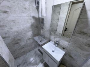 Koupelna v ubytování Nava Hotel