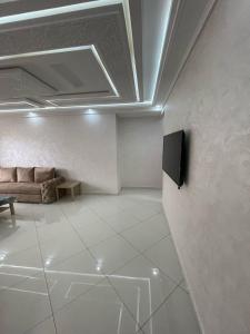 Μια τηλεόραση ή/και κέντρο ψυχαγωγίας στο Appartement 3 kamers tetouan-Azla strand 300 meters