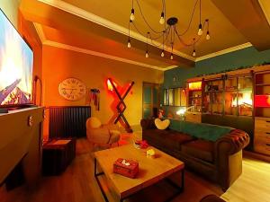 Χώρος καθιστικού στο Love Room CHARME et PLAISIRS