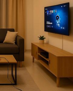 TV a/nebo společenská místnost v ubytování Stay with Obada Private Room