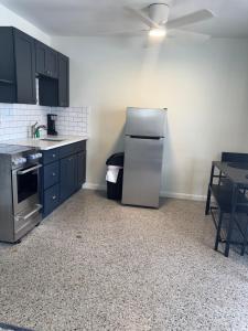 Imagen de la galería de EBBTIDE INN, en St Pete Beach