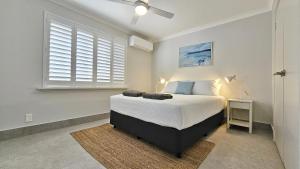 Postel nebo postele na pokoji v ubytování Pelican Shore Villa 3- Kalbarri, WA