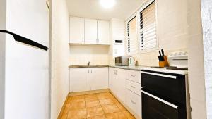 Køkken eller tekøkken på Riverview Kalbarri 47 | Poolside | Pool | Sleeps 4