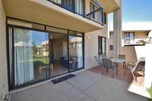 En balkon eller terrasse på Riverview Kalbarri 47 | Poolside | Pool | Sleeps 4 + 6 billeder