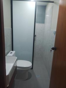 Ένα μπάνιο στο Hotel Rodilla
