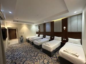 Katil atau katil-katil dalam bilik di Manasik Al Bait Hotel Makkah by Moro +47 gambar
