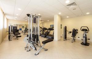 
The fitness center and/or fitness facilities at Nilhotel
