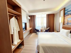 Afbeelding uit fotogalerij van Flower International Hotel in Djoeba