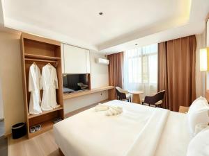 Afbeelding uit fotogalerij van Flower International Hotel in Djoeba