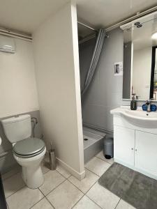 a bathroom with a toilet and a sink and a tub at Pause champêtre au cœur du Vexin in Marines +19 photos