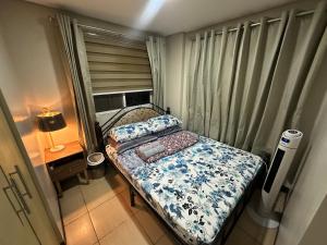 Katil atau katil-katil dalam bilik di Baguio Central Apartment by Goshenland