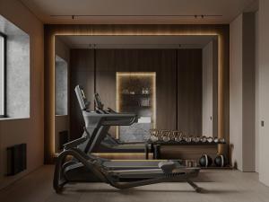 een fitnessruimte met een spiegel en een loopband bij Hotel Indigo Batumi - Old Town by IHG in Batoemi