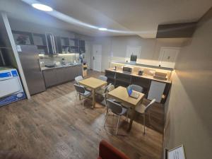 Η κουζίνα ή μικρή κουζίνα στο Hostel K3a +45 φωτογραφίες