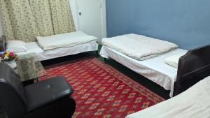 Postel nebo postele na pokoji v ubytování Khaplu Inn Hotel