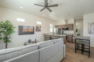 Köök või kööginurk majutusasutuses Modern Updated Central Bungalow