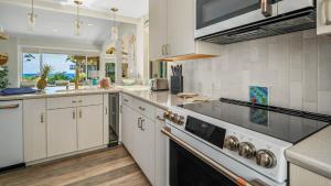 Nhà bếp/bếp nhỏ tại Kapalua Bay Villa 29G5 +30 ảnh