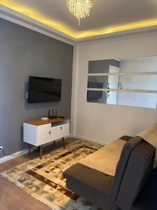 TV/trung tâm giải trí tại Kitnet Vista Mar em São Vicente - Charme e Conforto