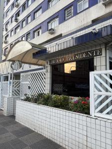 Tòa nhà nơi căn hộ tọa lạc +8 ảnh