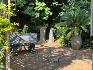 Κήπος έξω από το Atterbury Value Bed and Breakfast