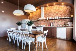 Η κουζίνα ή μικρή κουζίνα στο Hollyhock Suite 501: 4 bed/2 bath with soaking tub +23 φωτογραφίες