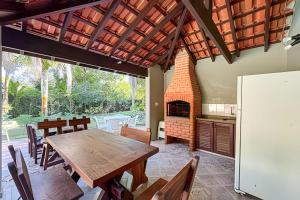 a dining room with a table and a fireplace at Fantastica casa proxima do mar! in Praia Guaratuba